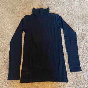 Lululemon Black ribbed turtleneck